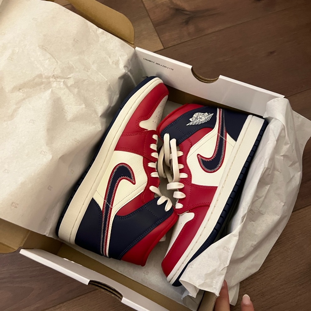 Nike Air Jordan 1 Mid SE Sneakers
